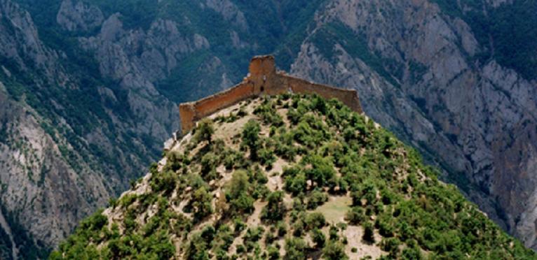 کَنگِلو قلعه ای باستانی در ارتفاع 1810 متری در سوادکوه