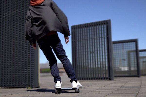 فروش اسکیت برد برقی در ژاپن آغاز شد فروش اسکیت برد برقی در ژاپن آغاز شد