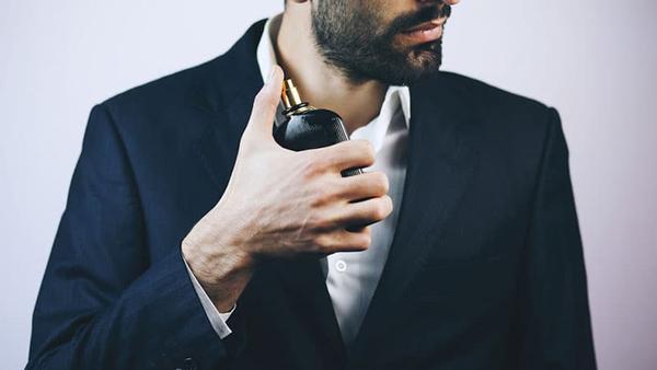 چگونه بوی عطرتان همه جا را بردارد؟