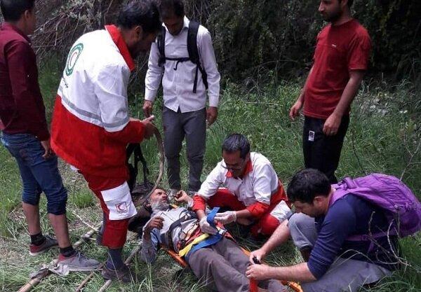 نجات مرد عشایر کوهرنگی توسط امدادگران هلال احمر