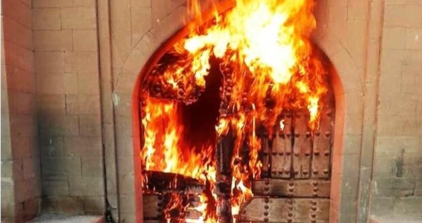سوزاندن یک اثر 300 ساله توسط افراد ناشناس
