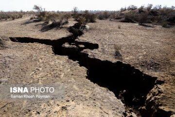 شکاف های 80 کیلومتری نیشابور در نزدیکی ریل راه آهن