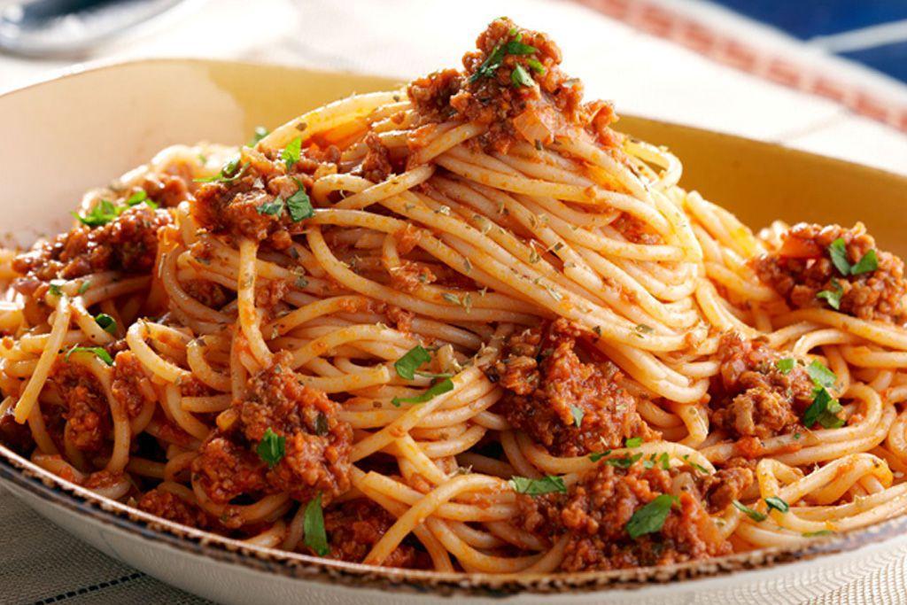 طرز تهیه و رازهای خوشمزه و قرمز شدن ماکارونی با سویا و قارچ