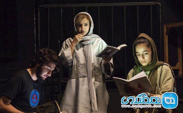 شبنم قلی خانی غرق در اجرای تئاتر