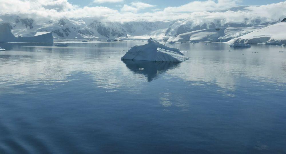 حرکت غیر عادی میدان مغناطیسی زمین