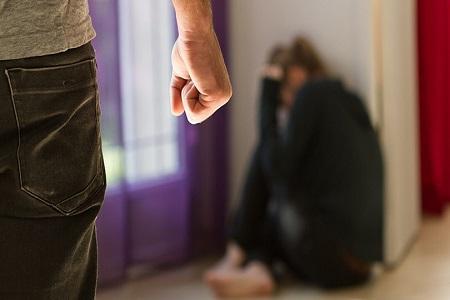 ردّ پای کودکی فرد در دست به زن داشتن او در بزرگسالی