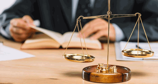 وکیل پایه یک دادگستری کیست و چه وظایفی دارد؟