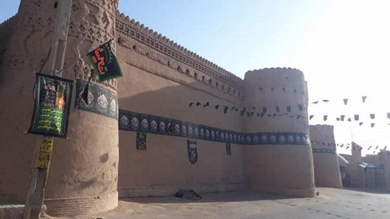 شعارنویسی روی بنا تاریخی؛ خلاف عرف و قانون