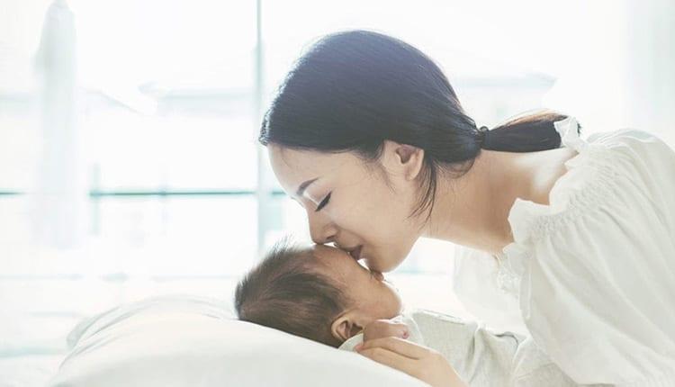 جملات ناب و خاص روز مادر (گلچینی از زیباترین متن ها از بزرگان)