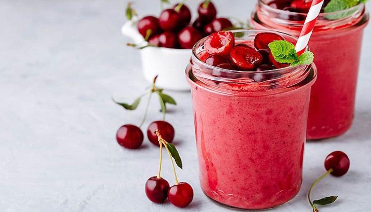 طرز تهیه اسموتی آلبالو کافی شاپی برای روزهای گرم تابستان