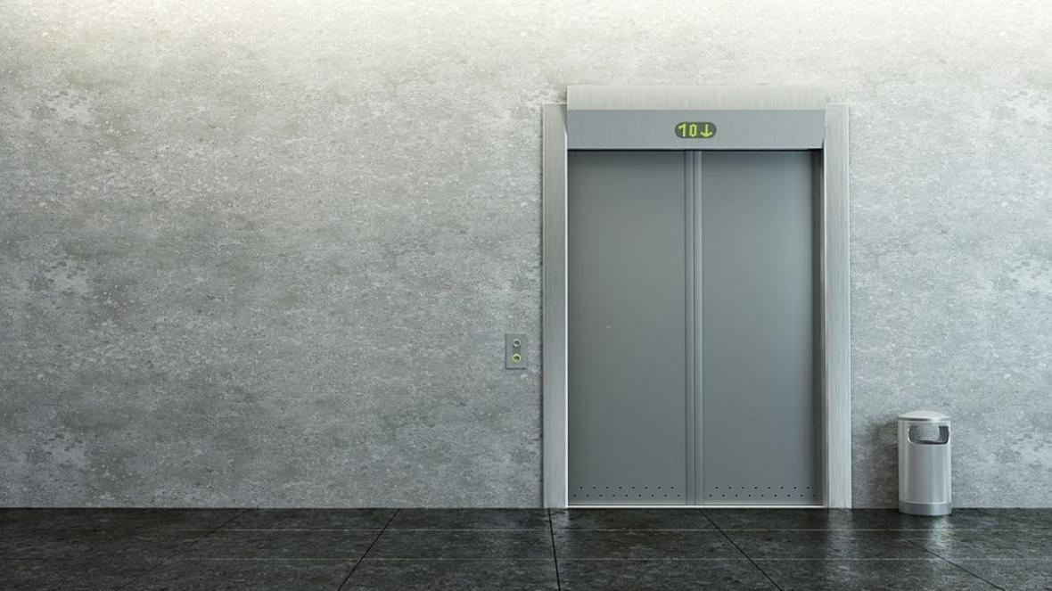 معرفی انواع آسانسور از نظر کابین، عملکرد، چاهک و مقایسه آن ها