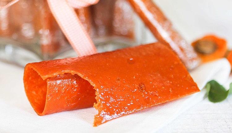 طرز تهیه لواشک زردآلوی خانگی؛ ملس، خوشرنگ و خوشمزه