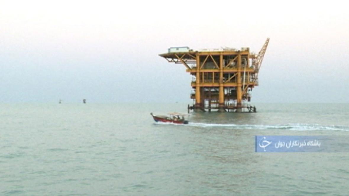 سفر به اعماق آب ها برای استخراج طلای سیاه