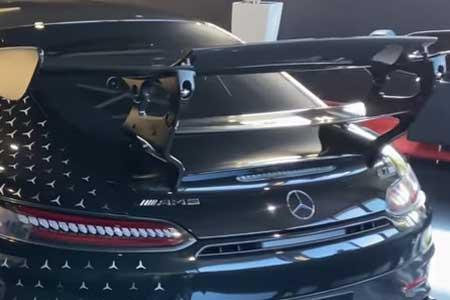 همراه با آقای خاص!