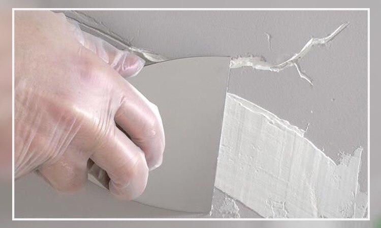 ترمیم گچ ریخته شده دیوار
