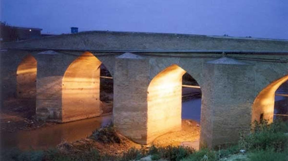 شروع عملیات نورپردازی پل تاریخی آق قلا