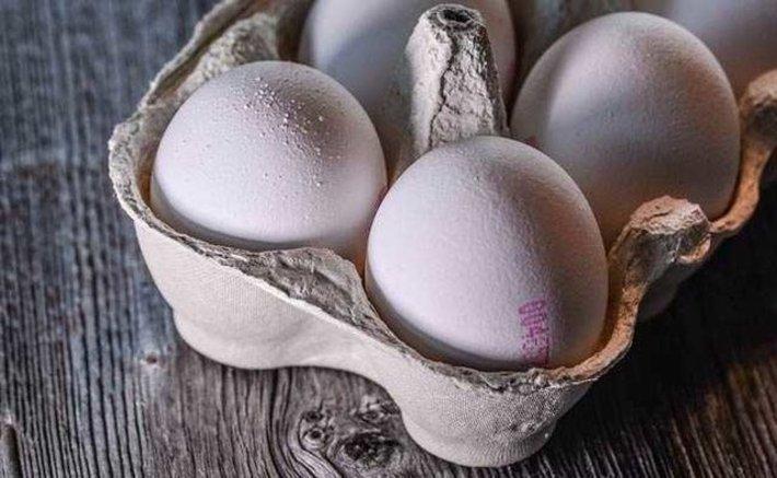تخم مرغ را چه مدت می توان بیرون از یخچال نگه داشت؟