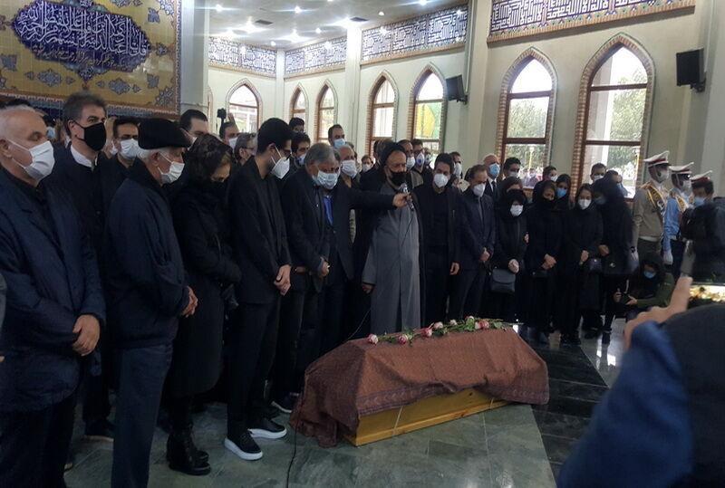 نماز بر پیکر خسرو آواز ایران اقامه شد