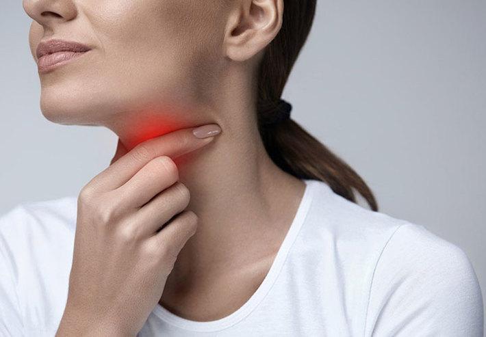 علائم عفونت لوزه؛ دلایل ابتلا و درمان آن علائم عفونت لوزه؛ دلایل ابتلا و درمان آن