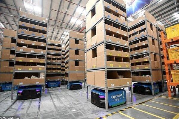 ربات ها کنترل انبار را در دست می گیرند