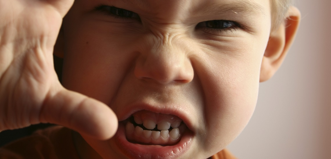 چرا بچه ها پرخاشگر می شوند؟ ما چه کنیم؟