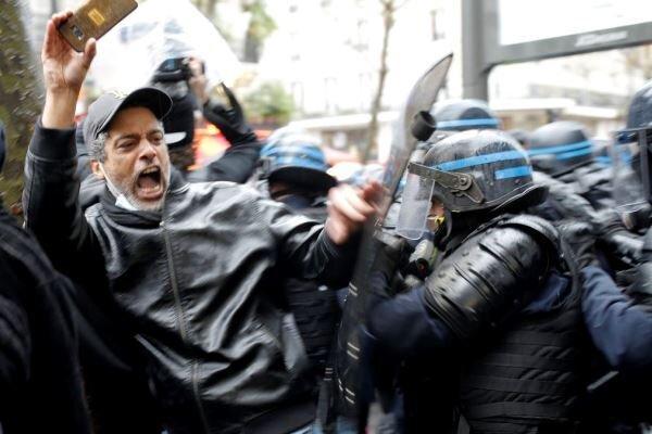 پلیس فرانسه 150 تن از معترضان به لایحه جدید امنیتی را بازداشت کرد