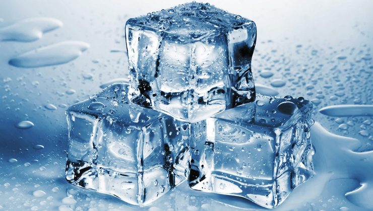 فواید یخ برای جوانسازی پوست