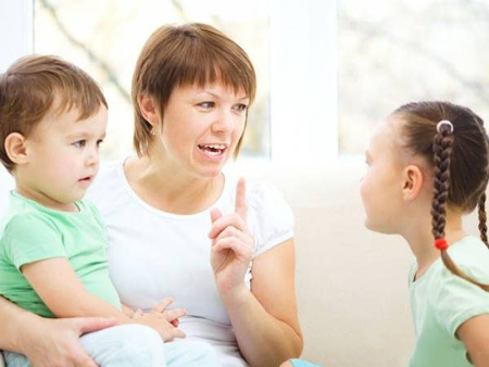 در رفتار با فرزند پسر و دختر خود دقت کنید