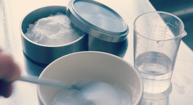 ساخت شیشه پاک کن طبیعی و بدون مواد شیمیایی