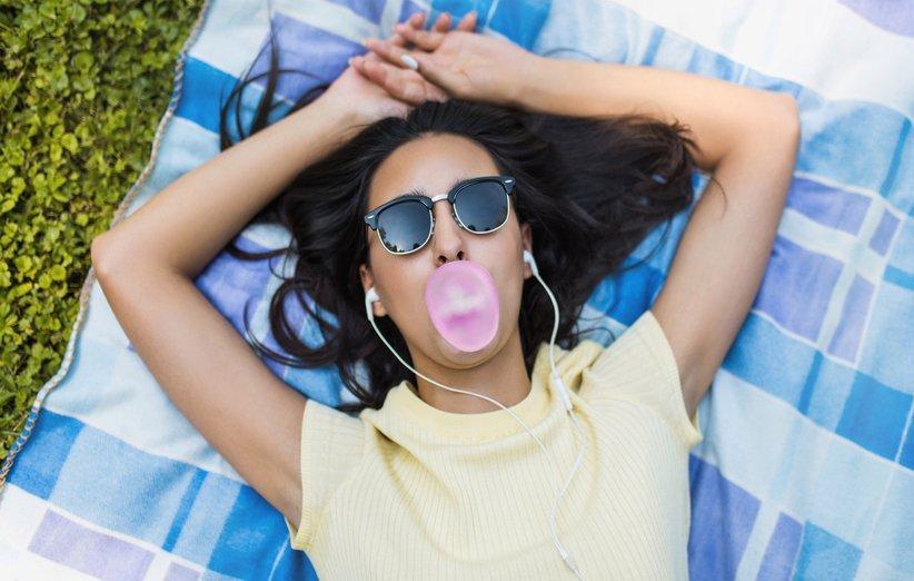 جویدن آدامس برای لاغری؛ آیا جویدن آدامس به کاهش وزن کمک می کند؟