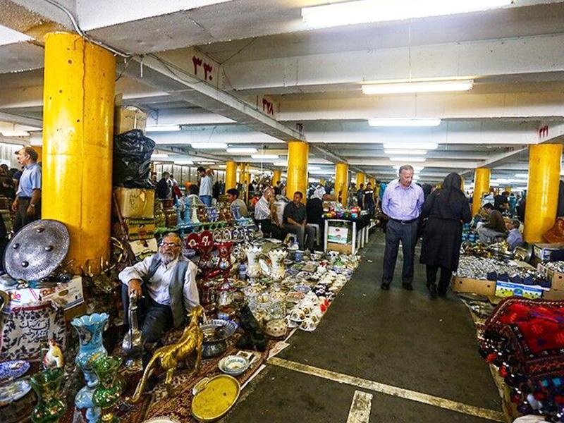 جمعه بازار پارکینگ پروانه، یکی از شلوغ ترین مراکز خرید در تهران