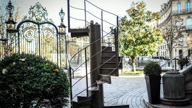 قسمتی از برج ایفل ار فروختند!