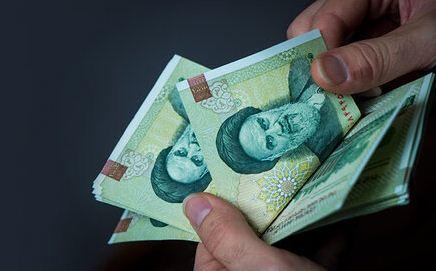 حقوق کارکنان دولت تا 4 میلیون تومان معاف از مالیات می شود حقوق کارکنان دولت تا 4 میلیون تومان معاف از مالیات می شود
