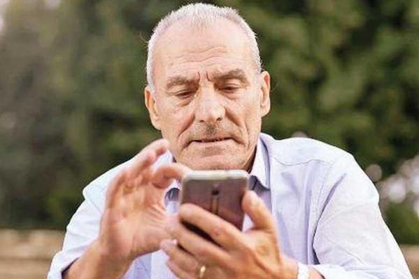 راهنمای خرید گوشی برای سالمندان