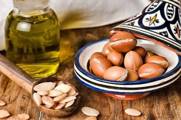 خواص بی نظیر روغن آرگان برای پوست و مو نحوه مصرف خواص بی نظیر روغن آرگان برای پوست و مو