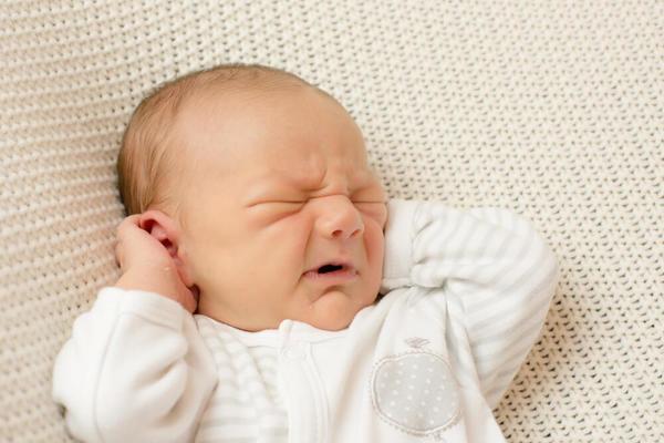 گوش درد نوزاد: علائم