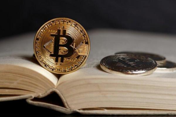 وقتی با بیت کوین کتاب می خرند وقتی با بیت کوین کتاب می خرند