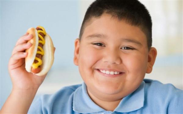 برای حفظ ارتباط دانش آموز با مدرسه باید به تدریج مدارس را باز کنیم