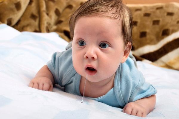 ارتباط آب دهان نوزاد و بثورات پوستی