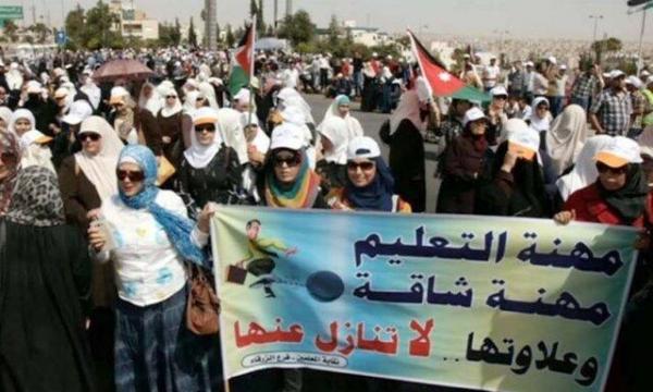 تحصن معلمان اردنی مقابل مجلس همزمان