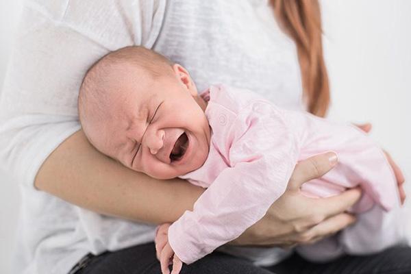 دلایل کولیک نوزادان چیست؟