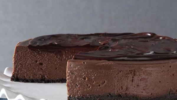 طرز تهیه چیز کیک شکلاتی بدون فر و با فر طرز تهیه چیز کیک شکلاتی بدون فر و با فر