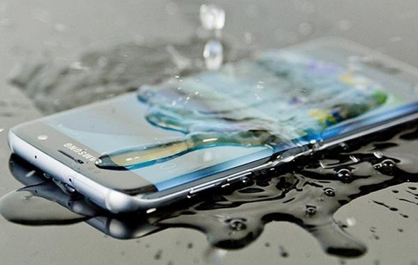 8 موبایل ضد آب برتر که همین حالا می توانید بخرید