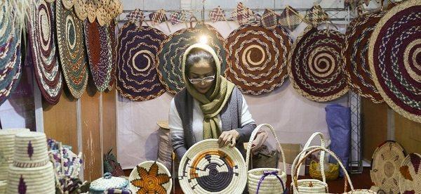 زنان عمده ترین نیروی فراوری صنایع دستی در ایران محسوب می شوند