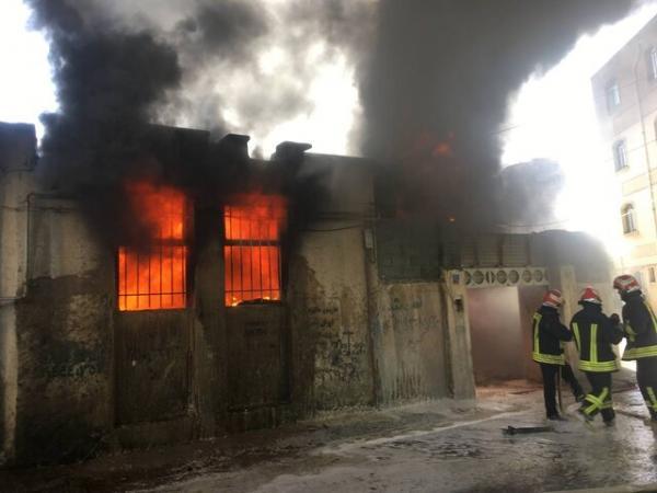آتش سوزی گسترده در یک کارگاه رنگ آمیزی در کرمانشاه