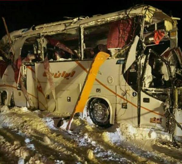 جزئیات واژگونی اتوبوس تیم شهرداری نوشهر در پی سقوط بهمن