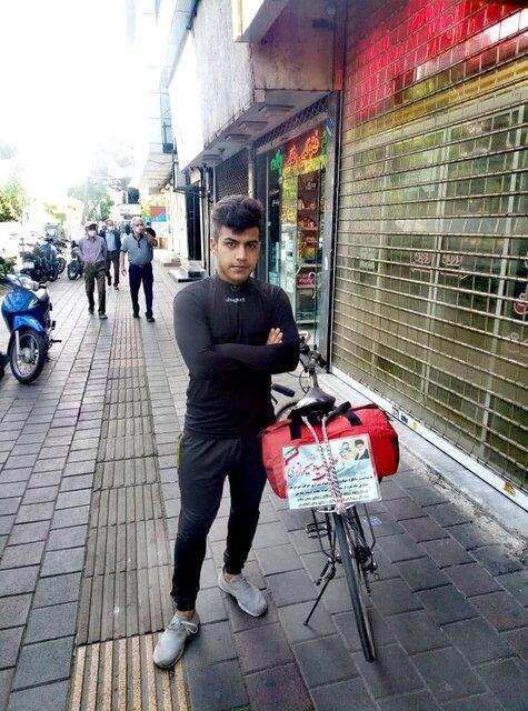 دوچرخه سوار قمی جهت قم تا مشهد مقدس را رکاب می زند