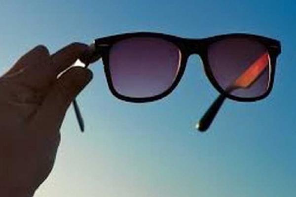 عینک آفتابی در تمام فصول باید استفاده گردد