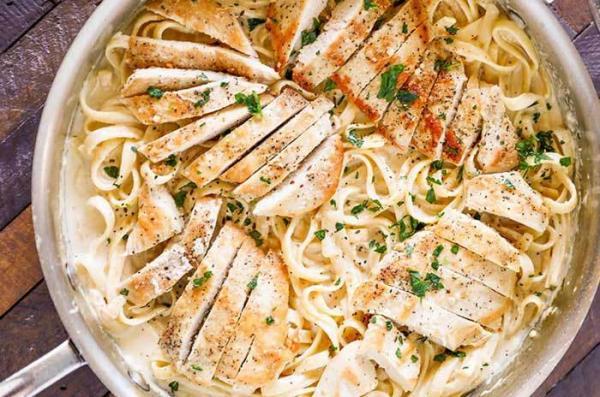 طرز تهیه چیکن آلفردو با طعمی فوق العاده! طرز تهیه چیکن آلفردو با طعمی فوق العاده!