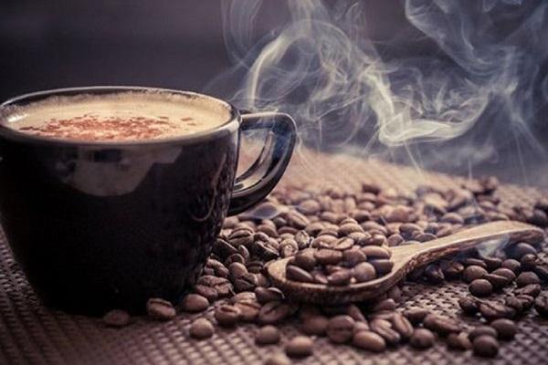 قهوه معمولی یا فاقد کافئین؛ کدام یک برای بدن مناسب است؟
